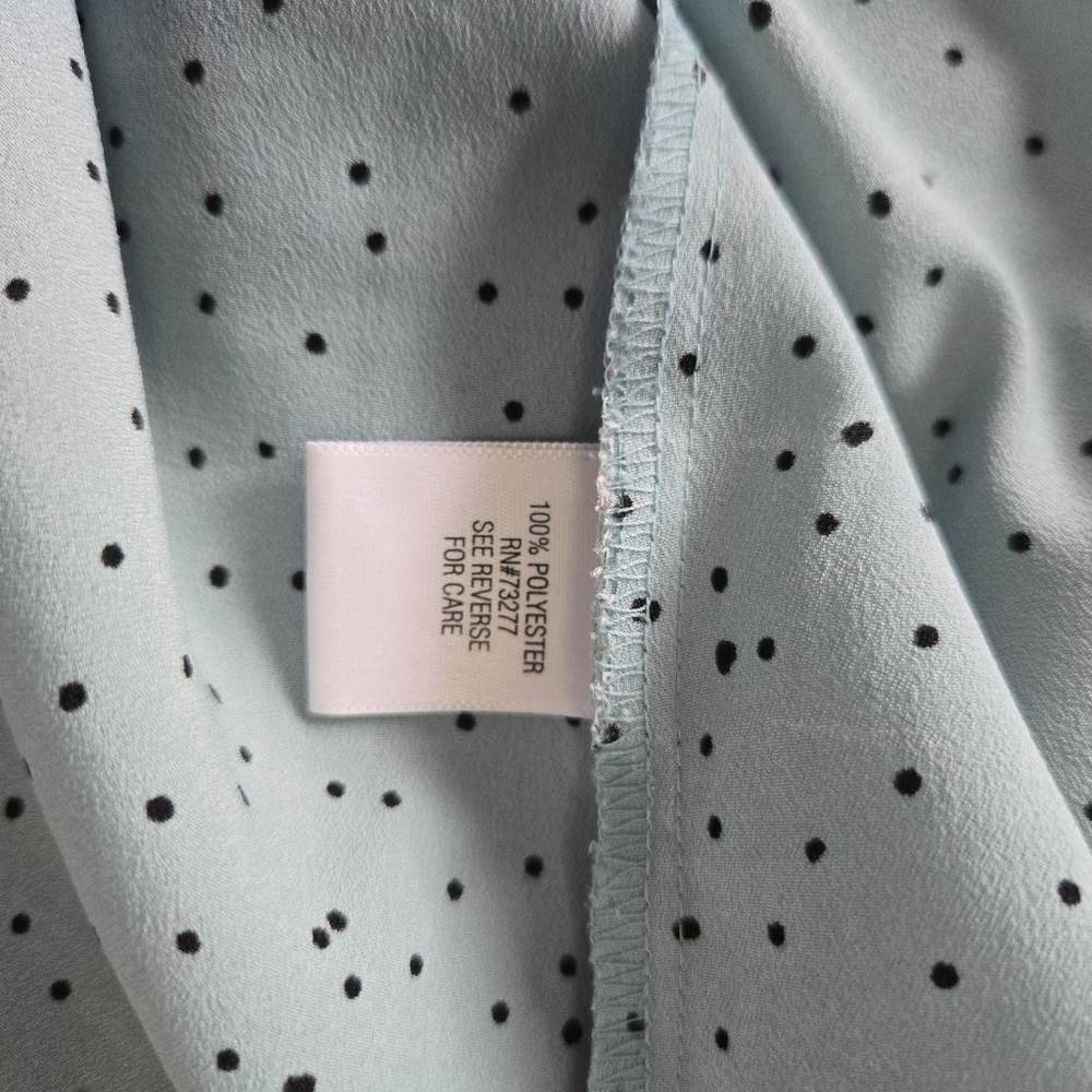 Croft & Barrow Women's Medium Blue Polka-Dotted Blouse - Picture 5 of 7